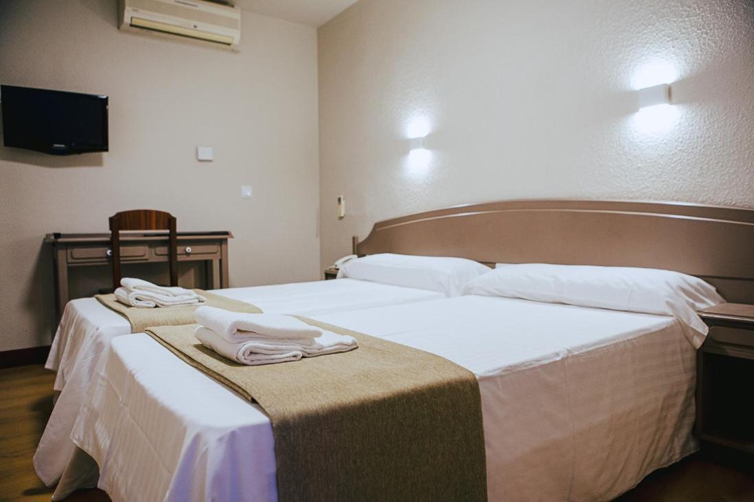 Hotel&Bar Ducay Olite Szoba fotó
